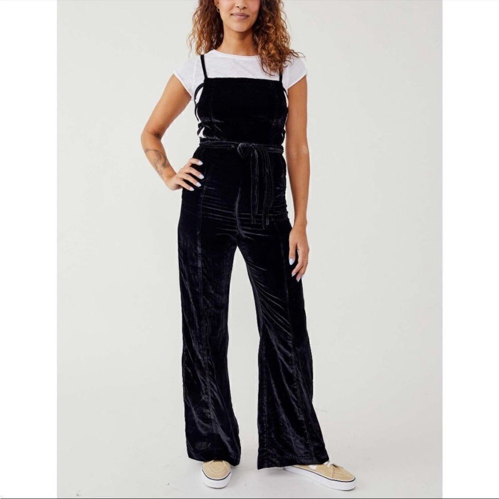 NWT Free People 90’s Forever Velvet Overalls Black S - Picture 11 of 12